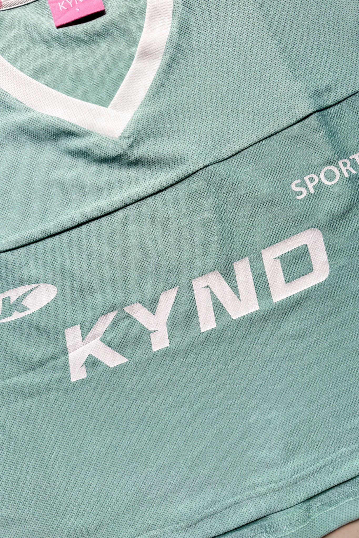 Kynd Play Girl Oversize Crop Jersey Sage Green