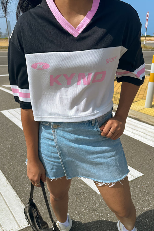 Kynd Play Girl Oversize Crop Jersey Black/White