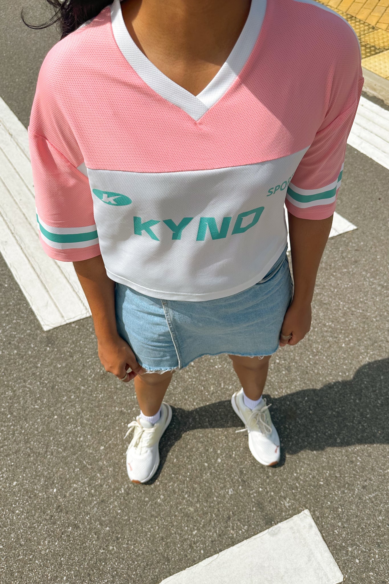 Kynd Play Girl Oversize Crop Jersey Peach/White