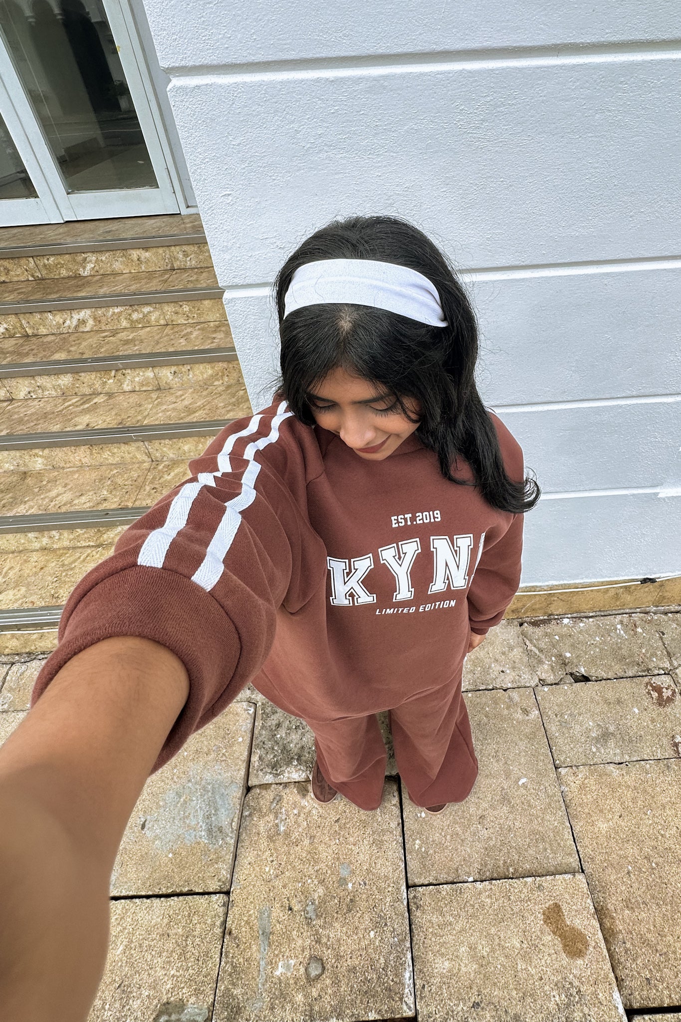 Kynd Classic Brown Sweatshirt