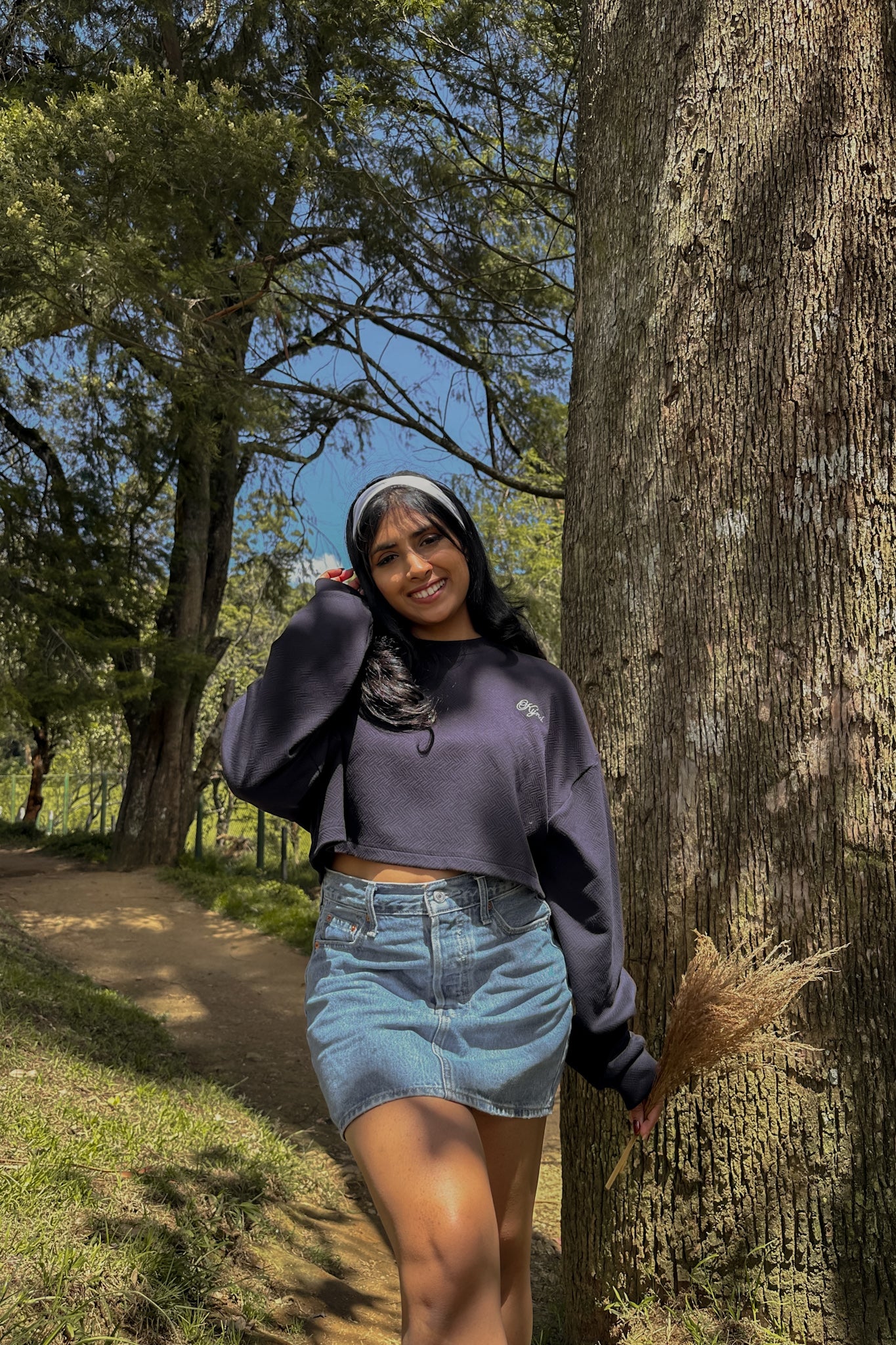 Muted Noir Crop Pullover