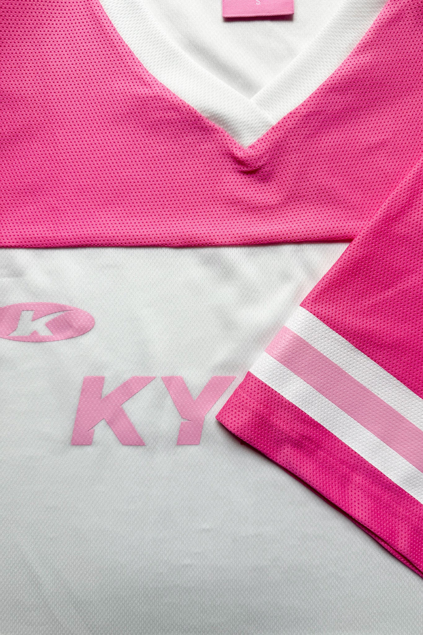 Kynd Play Girl Oversize Crop Jersey Pink/White